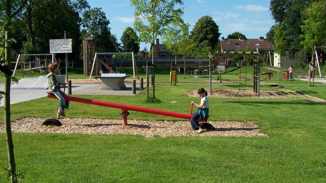 Voorzieningen, ook voor onze kinderen speeltuin.jpg